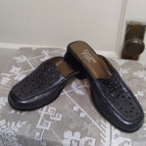 Crossing Point Leather Mules